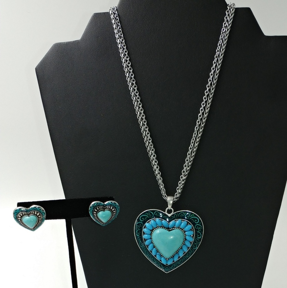 NWT Turquoise Heart Necklace and Earrings Set
